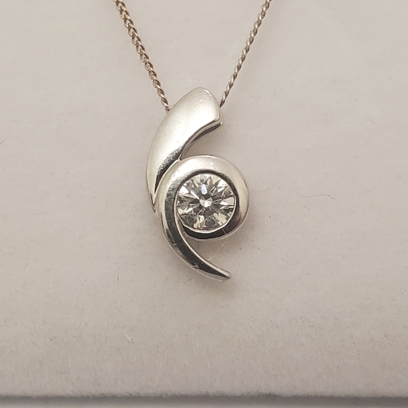 0.25 carat diamond necklace w 10k white gold chain - Picture 8 of 9